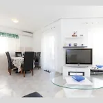 Family-friendly With Swimming Pool - 14294