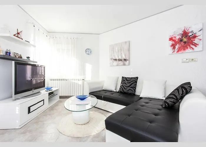 Family-friendly With Swimming Pool - 14294 Rijeka