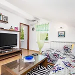 Apartmán Family-friendly With Swimming Pool - 14294