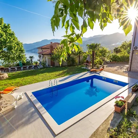 Family-friendly With Swimming Pool - 14294 * Rijeka