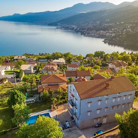 Family-friendly With Swimming Pool - 14294 Apartmán *