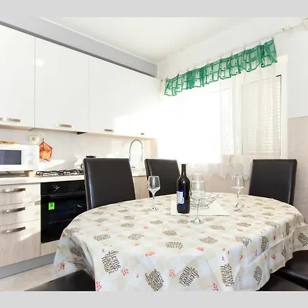 Family-friendly With Swimming Pool - 14294 Apartmán