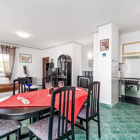 Family-friendly With Swimming Pool - 14294 Apartmán