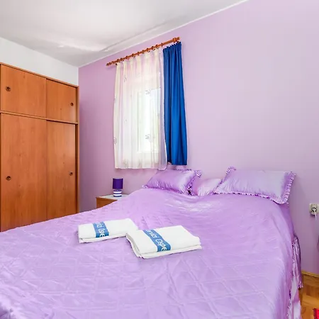 Apartmán Family-friendly With Swimming Pool - 14294