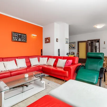Family-friendly With Swimming Pool - 14294