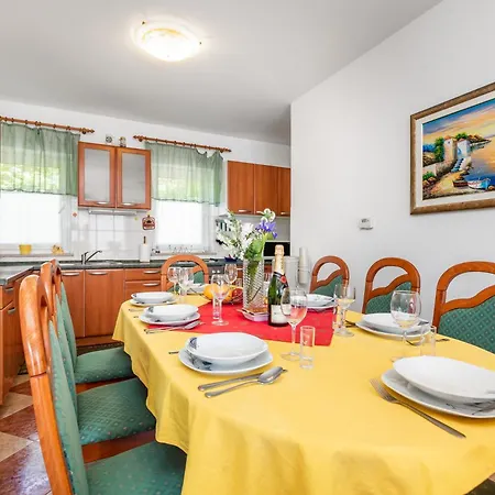 Family-friendly With Swimming Pool - 14294 Apartmán