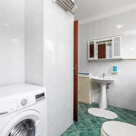 Apartmán Family-friendly With Swimming Pool - 14294